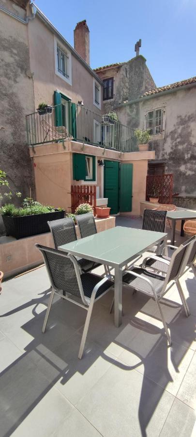 Luxury Apartment - Old Soul With A New Heart Црес Экстерьер фото